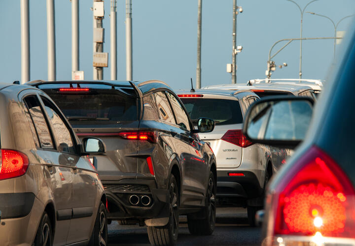 Скопление транспорта наблюдается со стороны Тамани