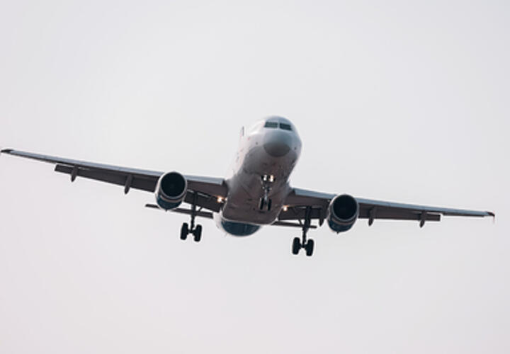 В аэропорту Сочи после ночных ограничений задерживают рейсы