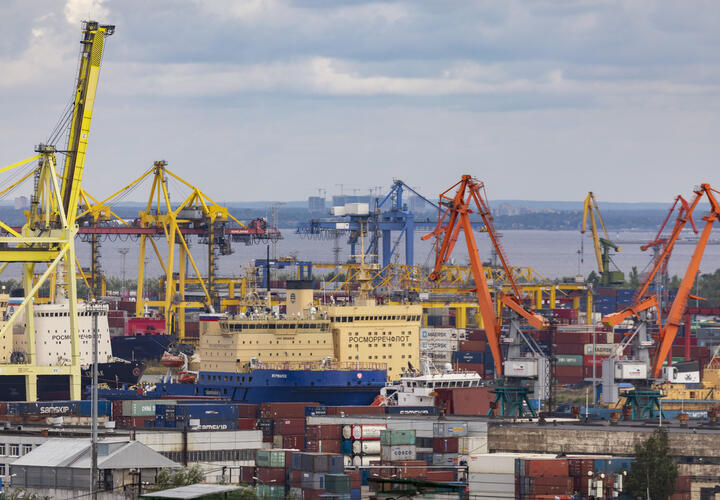 В Чёрном море опять разлили нефть. Это случилось в порту Новороссийска