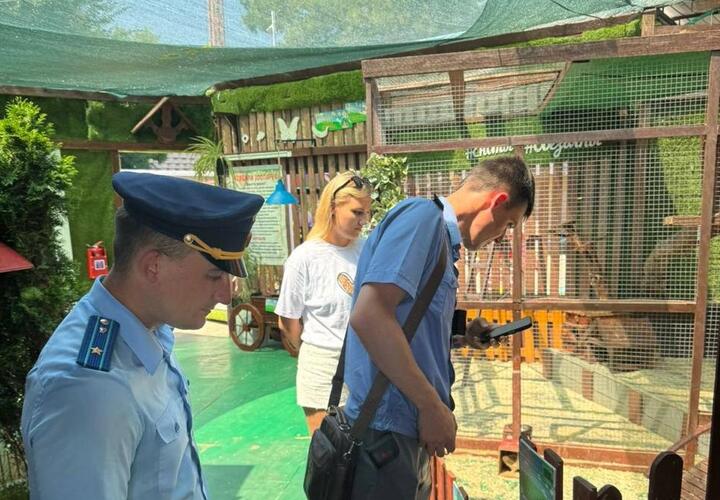 В Геленджике суд запретил работу зоопарка