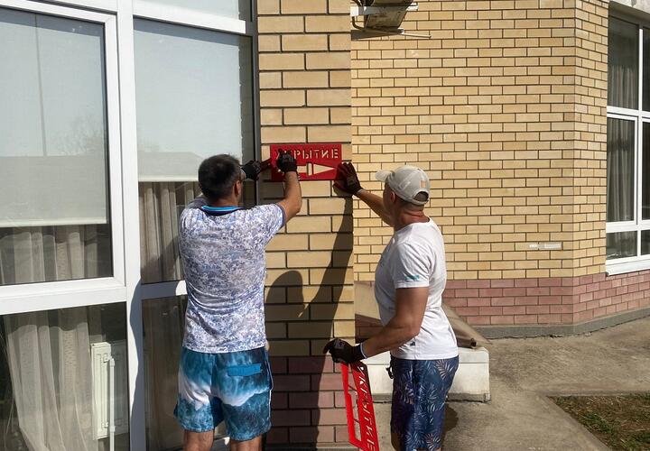 В Сочи появились объявления о местах укрытий от БПЛА