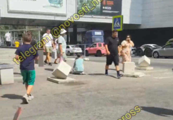 Жители Новороссийска сообщают о срочной эвакуации из крупного ТРЦ