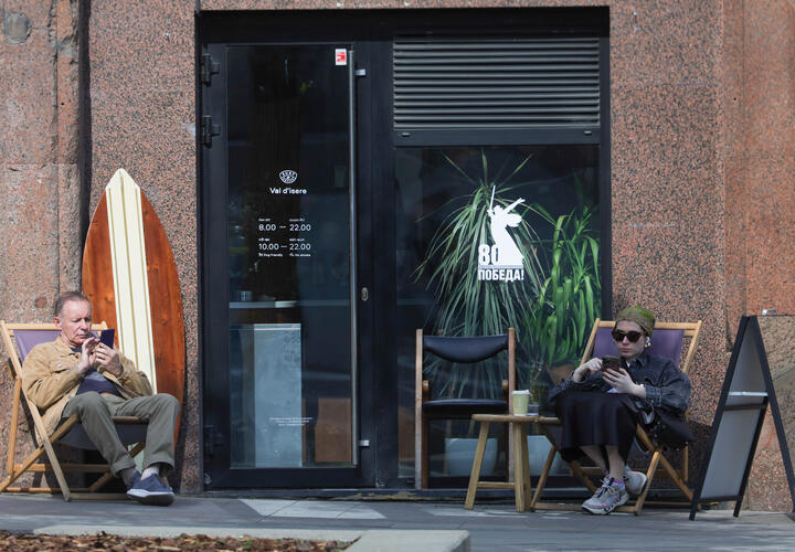 15-летнюю девушку насмерть сбила электричка, обнаружена ферма с рабами: ТОП-5 за 23 сентября