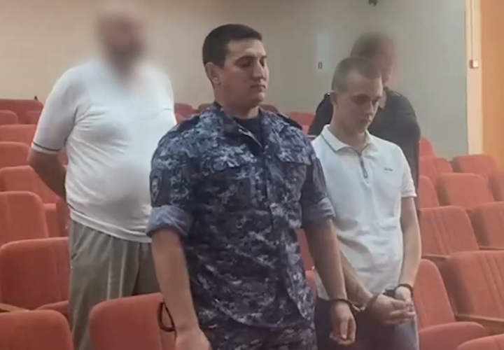 22-летний житель Сочи развращал двух девочек-подростков и снимал с их участием интимные видео, суд огласил приговор 