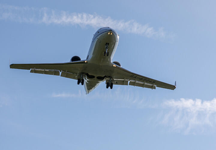 60-летний иностранец учинил беспорядки в самолете, лайнер вынужденно совершил посадку в аэропорту Сочи