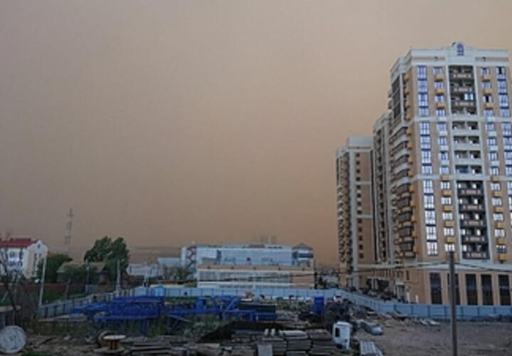 Будет ли буря: синоптики объяснили происхождение густой серой дымки над соседним южным городом