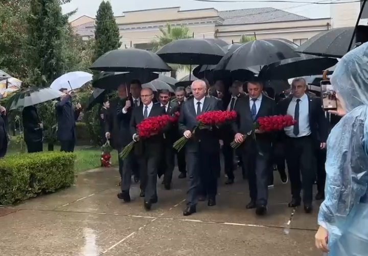 Церемония возложения цветов состоялась в Парке Славы в Сухуме