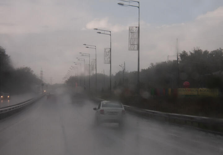 Экстренное предупреждение о сильнейшем дожде в Сочи опубликовало МЧС