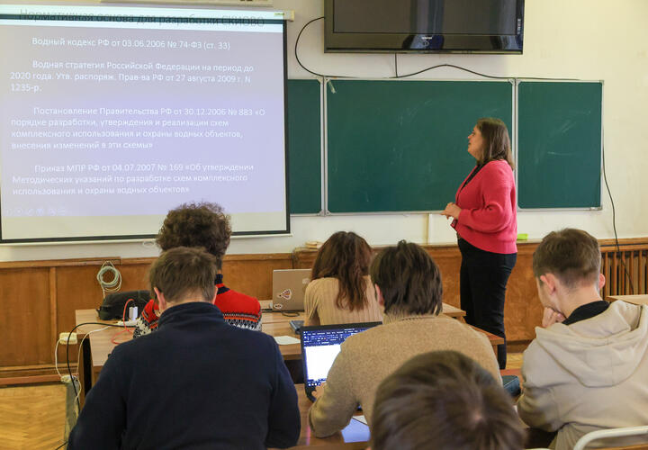 Педагогу запретили два года работать в сфере образования