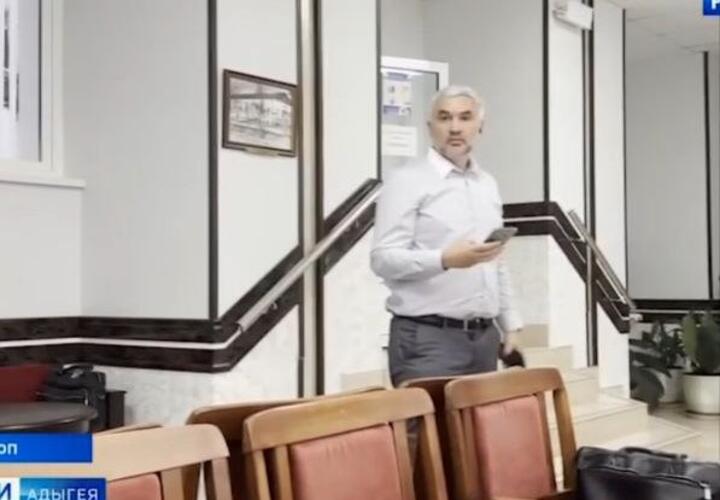 Неуязвимый почетный сотрудник МВД из Адыгеи устроил скандал с матами в суде