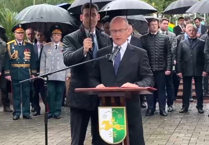 Путин поздравил граждан Абхазии с 32-й годовщиной Дня победы и независимости