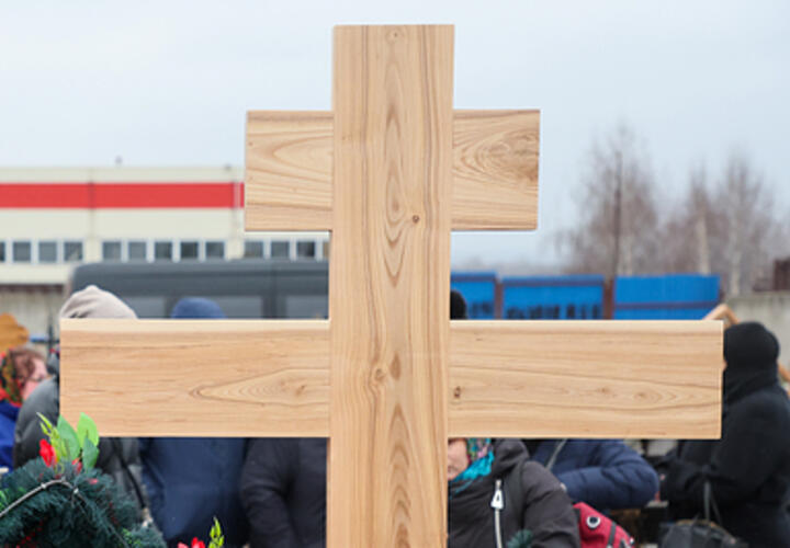 Простится с женщиной пришли станичники и волонтеры, которые ее искали