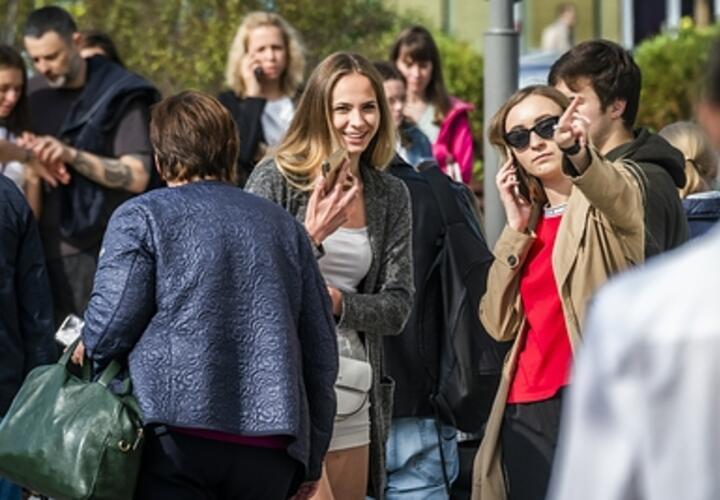 В краснодарской Пашковке ярые фанаты окружили съемочную группу «Битвы экстрасенсов»