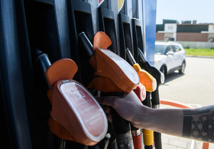 В регионах России продажу бензина стали ограничивать 