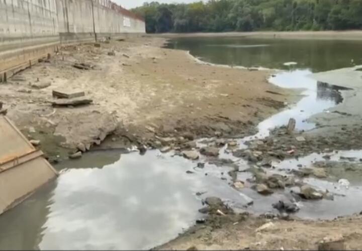 «Здесь течет годами»: депутат ГД обратился в прокуратуру из-за постоянного загрязнения реки Кубань