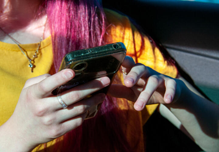 Жительницу Сочи, которая поддержала теракт в «Крокусе» постом в соцсетях, будет судить военный суд