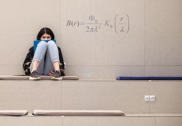 Абитуриентам с низкими баллами не дадут учиться в ВУЗах даже за деньги: новый проект Минобрнауки