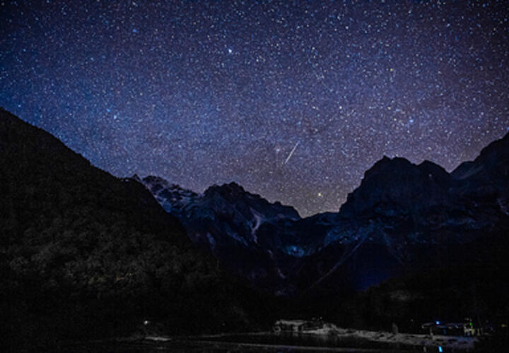 Близнецам полезно провести день в одиночестве, а Раки смогут расслабиться