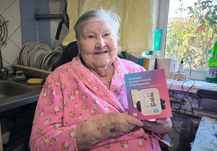 Подарки, теплые слова и забота о здоровье 