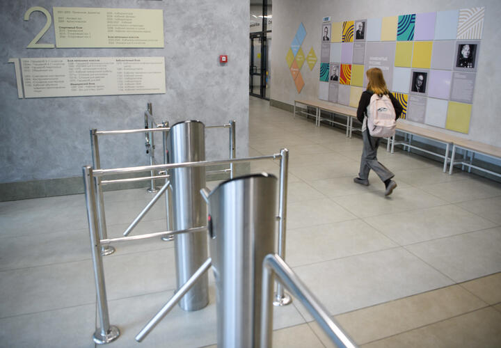 Двое крепко держали, пока остальные делали грязные дела: подростки регулярно насиловали четвероклассницу на Кубани