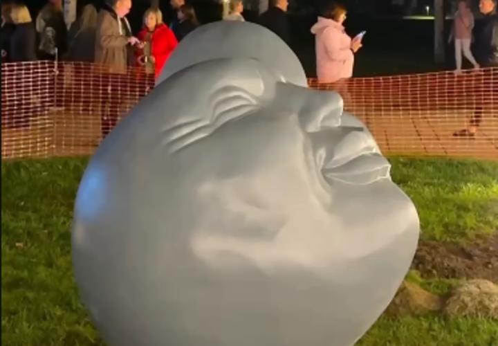 Гигантские головы разбросали в парке Галицкого в Краснодаре