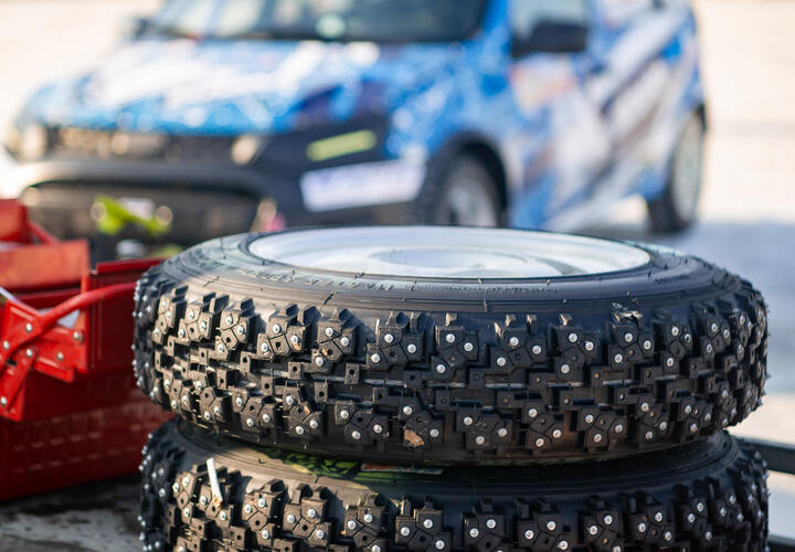 Когда «переобуваться» не стыдно: в какую погоду водителям пора переходить на зимнюю резину, рассказал синоптик