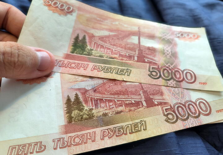 Менеджер отдела закупок вымогал у бизнесмена 5 700 000 рублей