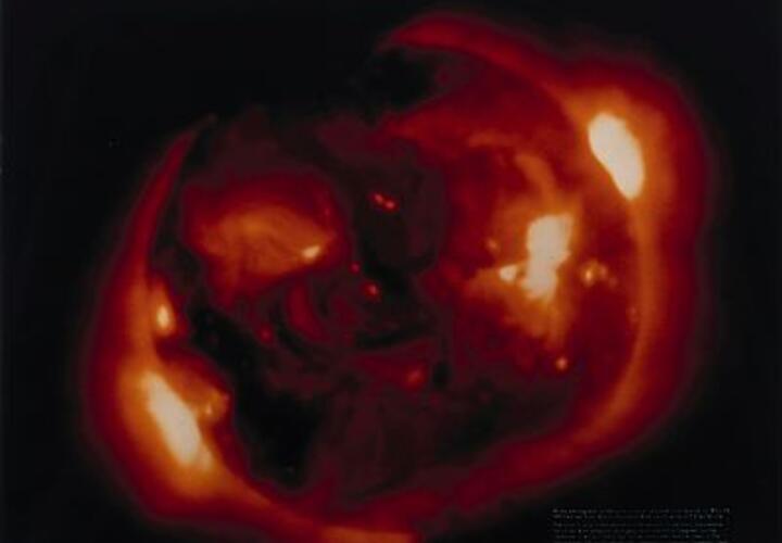 На Солнце произошла мощная вспышка восьмого красного уровня