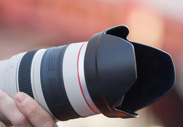 «Начал гладить по ягодицам»: девушка-модель пожаловалась на домогательства фотографа Бородулина