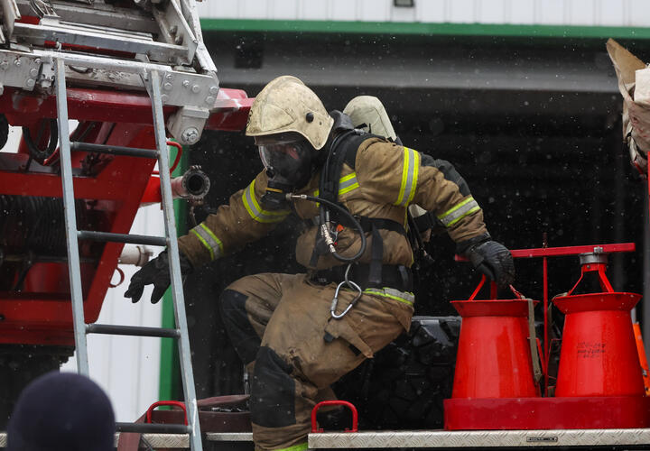 Спасатели продолжают поиски третьей девушки