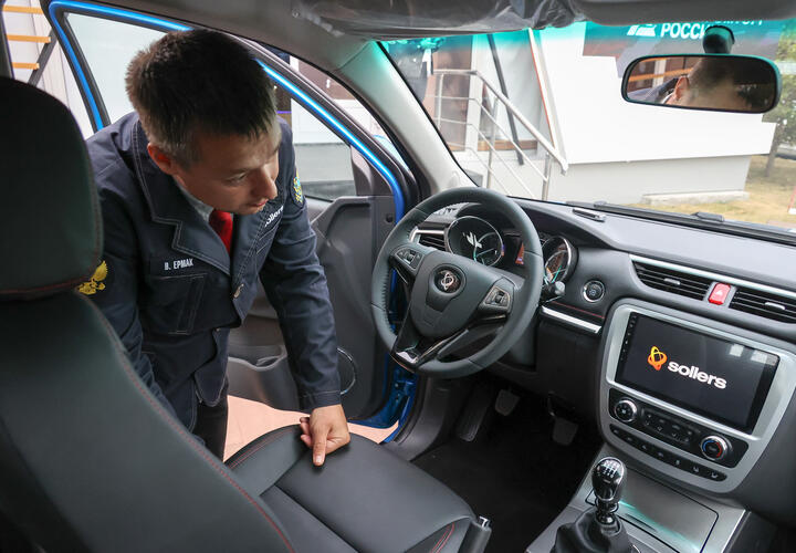 «Отец-года»: мужчина не захотел пачкать салон и посадил маленького ребёнка в кузов 