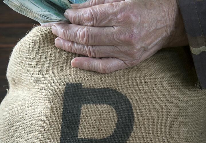 Озвучены наказания двум сотрудникам «Агрокомплекса», которые совершили кражу на кубанском предприятии и договорились о взятке с полицейскими