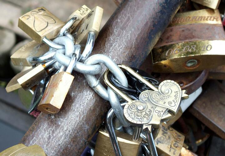 ВЦИОМ выяснил, что к большим возрастным разрывам общество относится с настороженностью