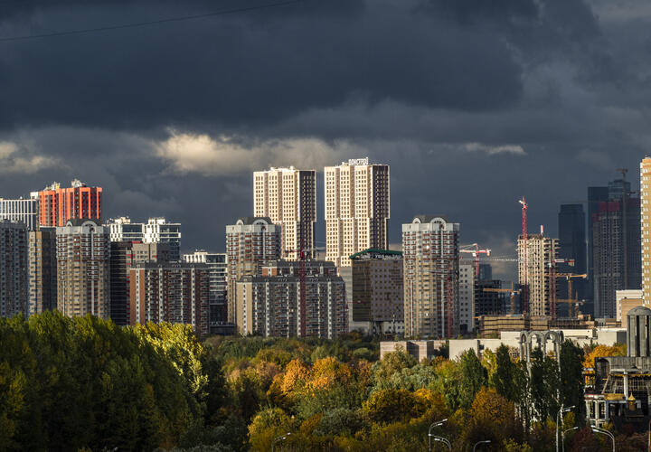 Сильнейшая молния ударила в горах Сочи, разряд тока был 376 килоампер