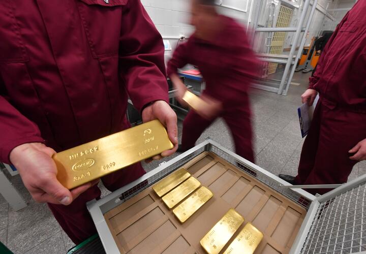 Трамп встретится с Зеленским, биржевая цена на золото обновила рекорд: что произошло, пока вы спали