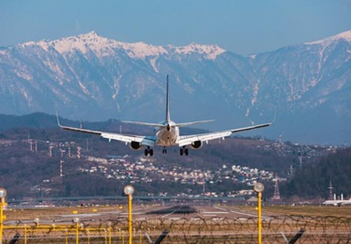 В аэропорту Сочи на прилёт и вылет задержано почти 90 рейсов