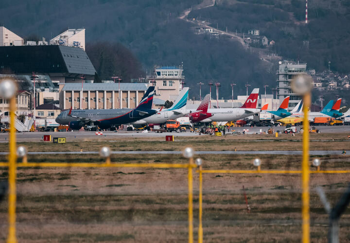 Людей в аэропорту обеспечили всем необходимым