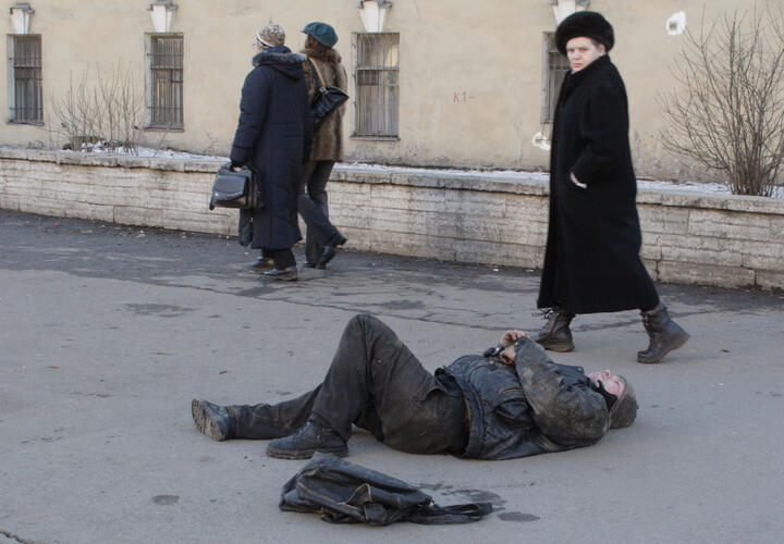 Бездомный сам пришел к медучреждению