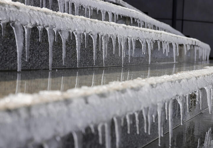 Власти Латвии требуют россиян покинуть страну, Россию ждёт аномально холодная зима: что произошло, пока вы спали