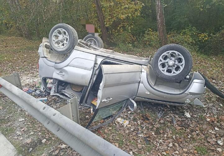 Автомобиль перевернулся: в Сочи в страшном ДТП погибли две женщины