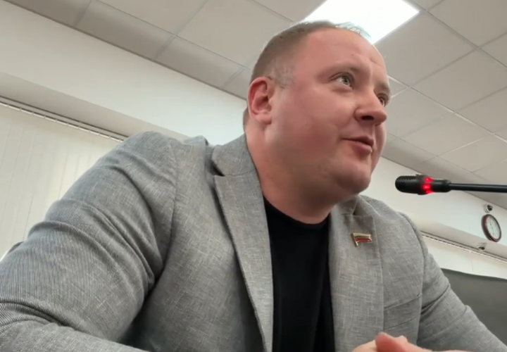 Баттл в Гордуме Краснодара: депутат затребовал проверить коллегу, который высказался против отставки мэра Наумова