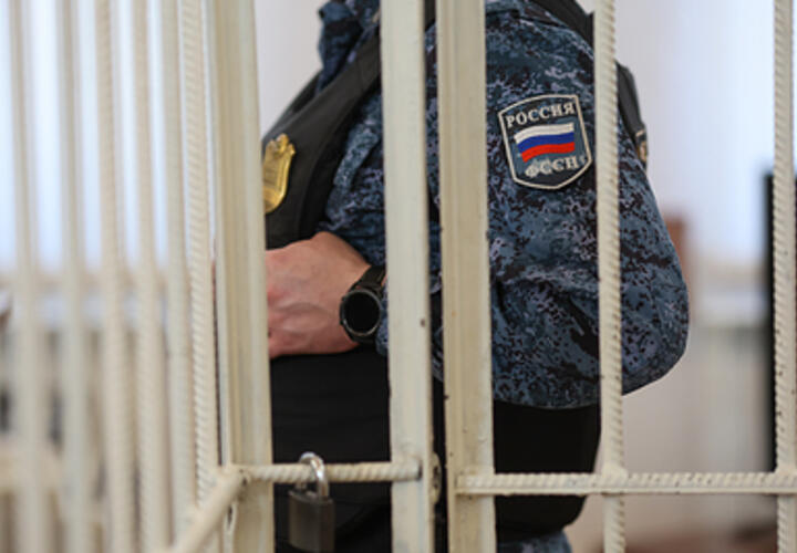 Более 8000 фото: учитель музыкальной  школы распространял порно с ученицей