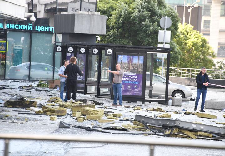 Ещё один район Кубани оказался под ударом БПЛА: части разорванного дрона прилетели на стадион в селе Николаевка