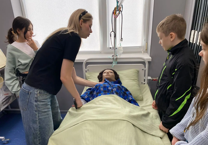 Фонд Точно ДОБРО организовал экскурсию в КубГМУ для участников проекта «Путь сильных»