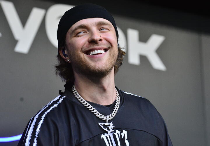 Одни поднимают прайс в три раза, другие приезжают с целой свитой