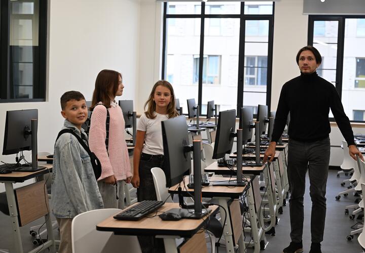 Волонтеры провели 250 открытых уроков