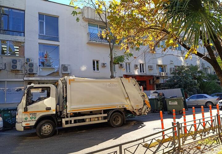 К 5 ноября: власти Сочи обещают избавить город от мусорных завалов до конца ноябрьских праздников