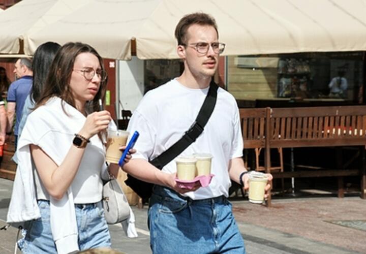 «Кожа желтеет на глазах»: врачи выяснили, что популярный напиток крайне опасен для здоровья