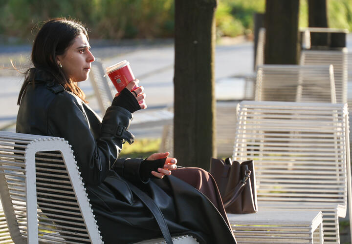 Многие люди пьют каждый день