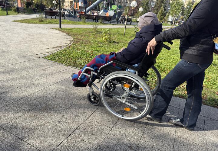 На Кубани инвалида выгнал на улицу собственный племянник, перед этим убедив подписать договор дарения